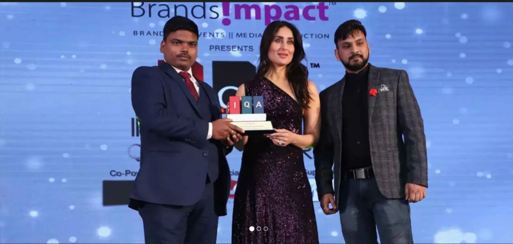 MG Hair Founder Mukesh Sahni receiving leadership award for excellence in human hair manufacturing